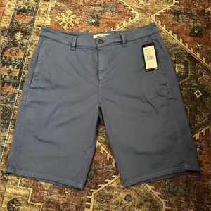 Blue Mike Twill Shorts from Mavi. Size 36